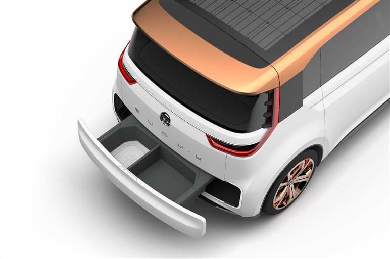 近未来のミニバン、VWのEVコンセプトモデル「BUDD-e」にCESで試乗