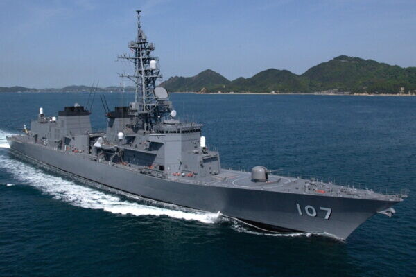 小笠原諸島が中国空母で挟まれた!? 日本最南端の近くで連日の戦闘機訓練 太平洋で2隻の同時活動は初