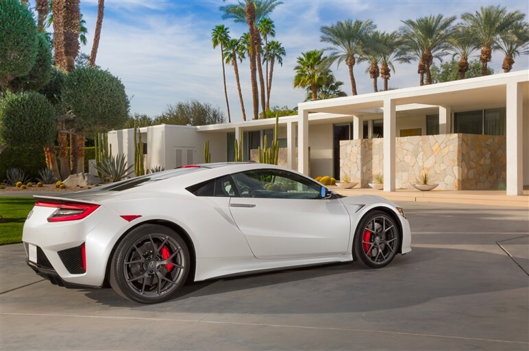 NSXに本格試乗した。看板技術のSH-AWDは諸刃の剣か？