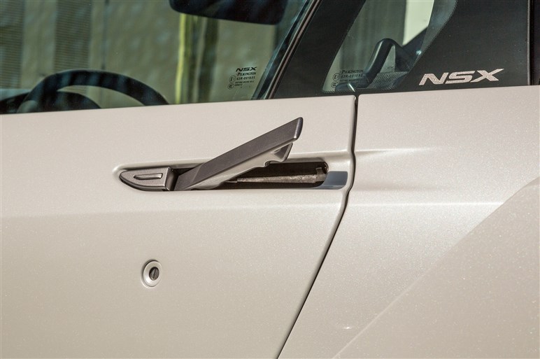 NSXに本格試乗した。看板技術のSH-AWDは諸刃の剣か？