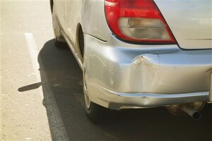 車のへこみ修理はどうしたら良いの？保険を使用する場合の注意点まで解説【購入ガイド】