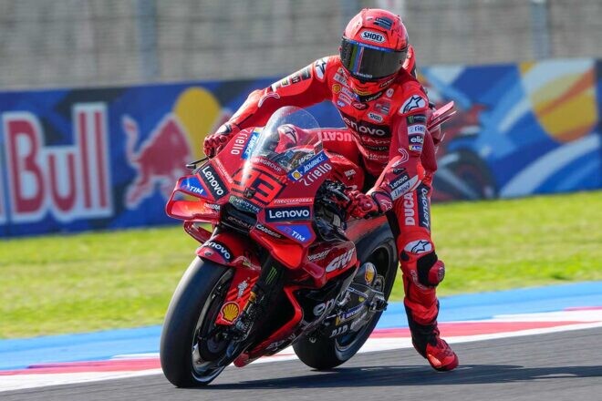 V4エンジンのヤマハ、旧型マシン2台を破る。M.マルケスは午後にタイムを上げトップ／第16戦サンマリノGP