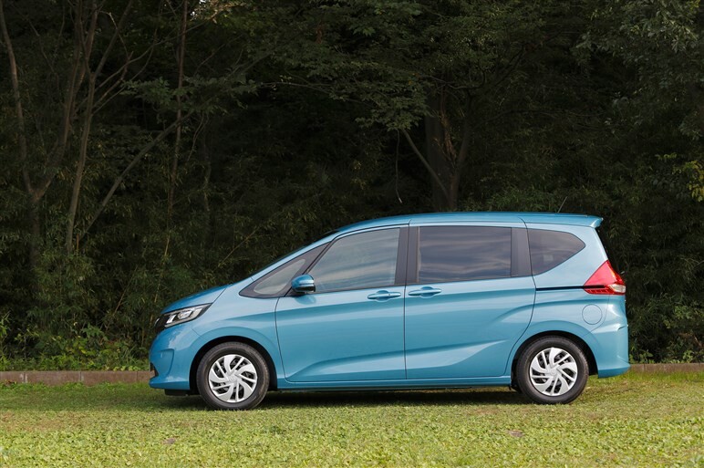 新型フリードのガソリン仕様に試乗。ハイブリッドとの40万円差をどう考える？