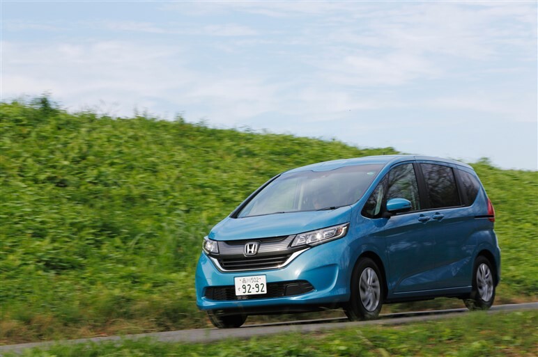 新型フリードのガソリン仕様に試乗。ハイブリッドとの40万円差をどう考える？