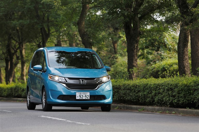 新型フリードのガソリン仕様に試乗。ハイブリッドとの40万円差をどう考える？