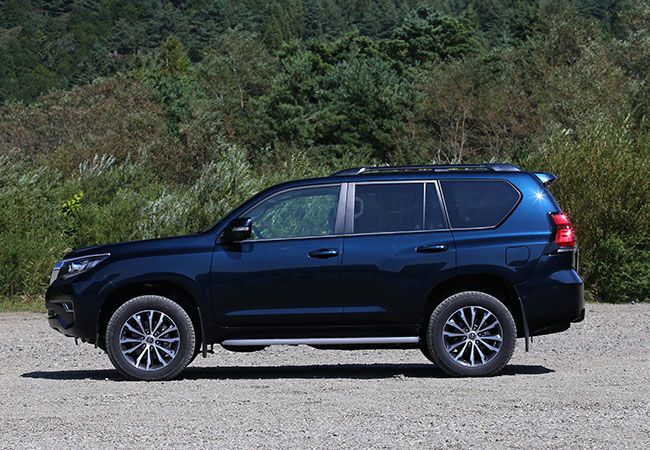 販売では多数派のプラドにも注目したい トヨタ ランドクルーザーが築き上げてきたアイデンティティと信頼 カー アンド ドライバー 自動車情報サイト 新車 中古車 Carview