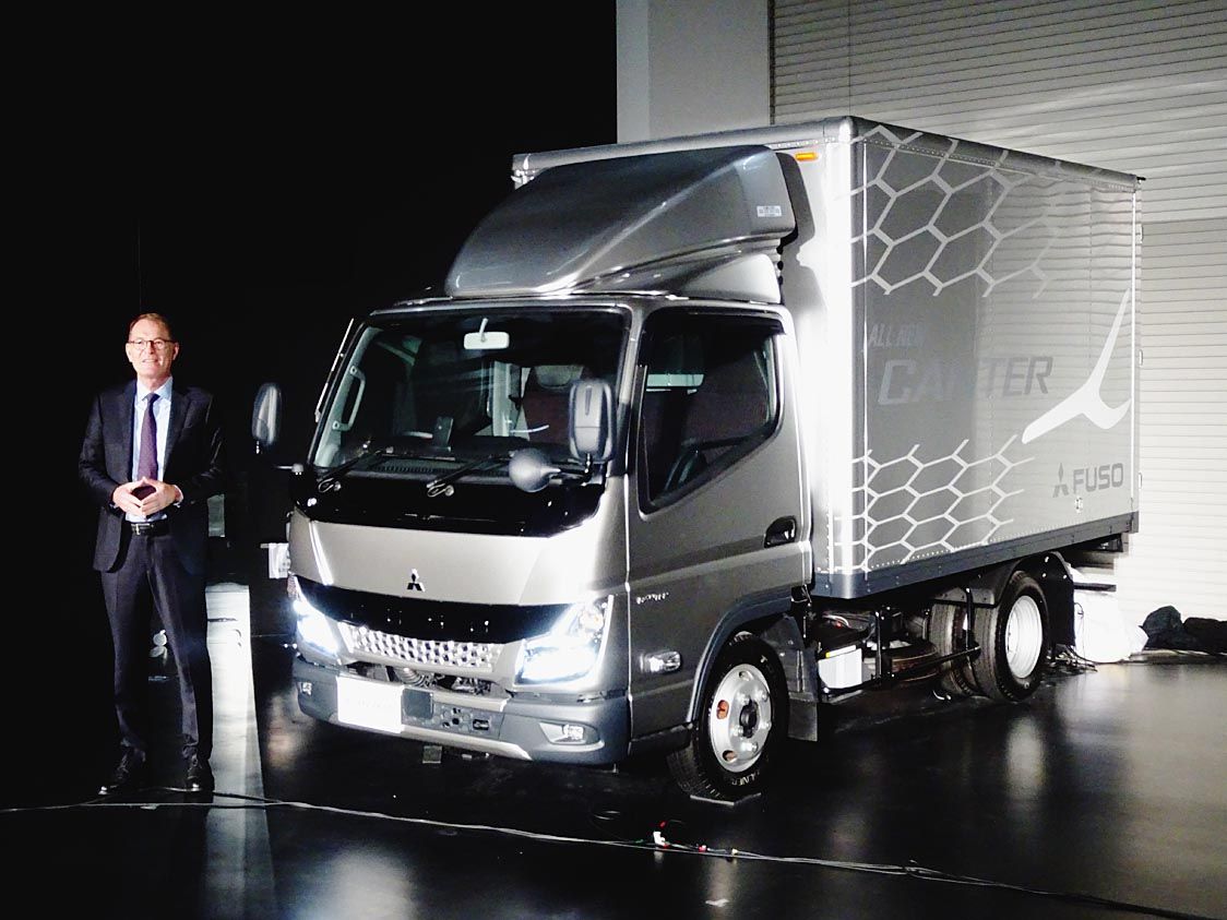 三菱ふそう キャンター 大幅改良 キャブデザイン10年ぶりに一新 トラックコネクト 全車導入 日刊自動車新聞 自動車情報サイト 新車 中古車 Carview