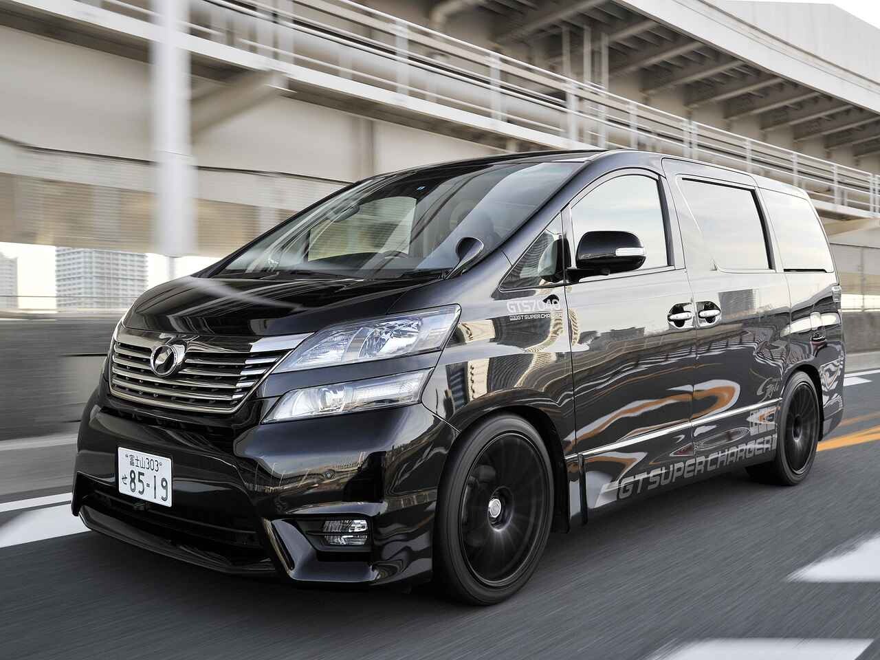 【10年ひと昔の新車】HKSがチューンしたトヨタ ヴェルファイアは、圧巻の力感で疾走した