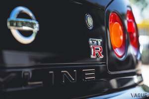 圧倒的なカッコよさ！ ニスモ大森ファクトリー製「スカイラインGT-R Vスペック」が米国オークションで落札 極上の“完全体R 34”とは
