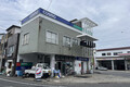 そういやみんな同じ形？　ガソリンスタンドの屋根が四角で平らな理由