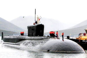 ロシア海軍の「巨大な最新原潜」が“丸裸”に!? 流出した「機密文書」が公開される 核ミサイル16発も搭載可能