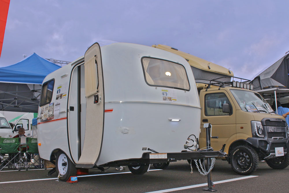 ひと目惚れ 全長4mのキャンピングトレーラー レトロで可愛い ロデオ ミニ Autocar Japan 自動車情報サイト 新車 中古車 Carview