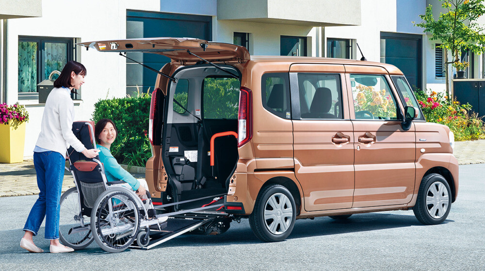 スズキの福祉車両　新型スペーシアに「車いす移動車」発売　新たに4WD設定と安全装備も充実化へ