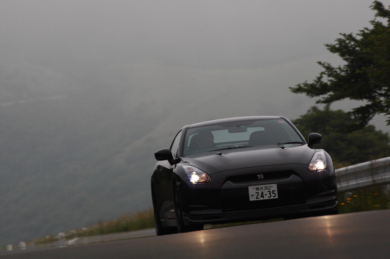 スペックV×アルファ8C 怒涛の異種混合バトル