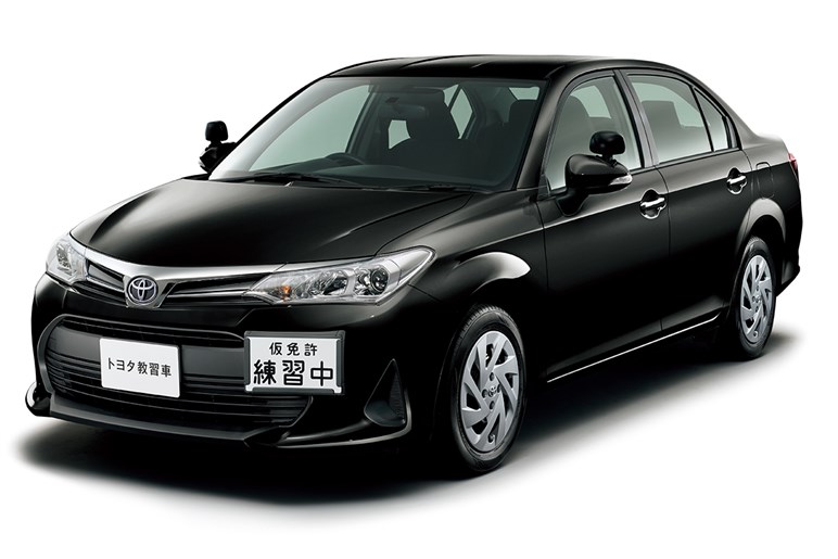 【マニュアル車がない！】“真面目なセダン終売”の影響で「MT教習車がほぼ絶滅」…今後どうなる？