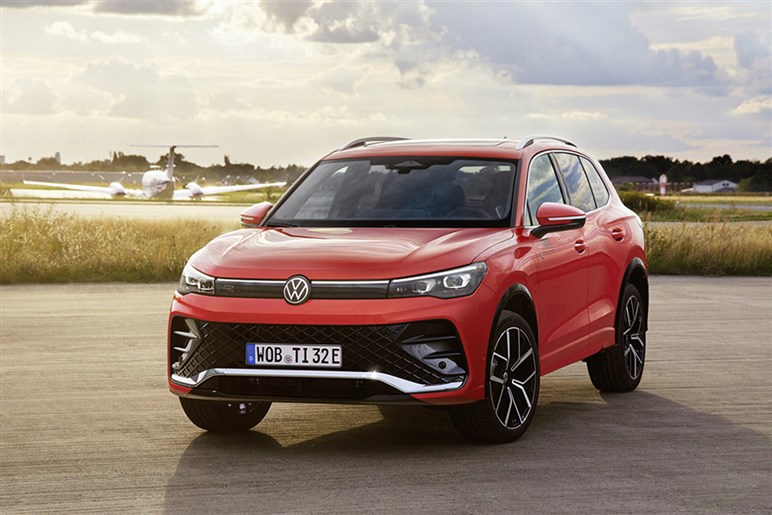 新型「RAV4」は本当にスキなしか？ ドイツの優等生「ティグアン」とスペック比較してみた