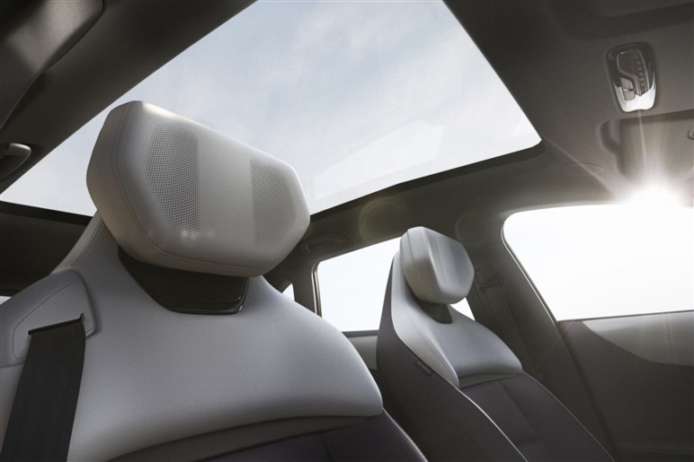 【2日で1万台受注】マツダ新型「EZ-60」のデザインは海外からも大絶賛。でも複雑な胸中な人が多いワケ
