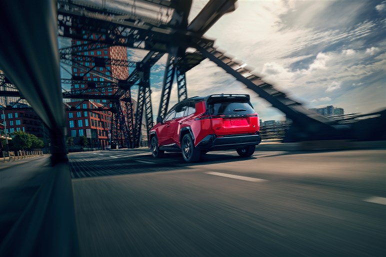 新型「RAV4」は本当にスキなしか？ ドイツの優等生「ティグアン」とスペック比較してみた