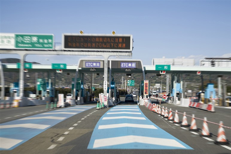 【要注意】高速道路の「深夜割引ルール」が改訂に。“時間内走行分のみ割引”に変わるなど、知らないと損する可能性も