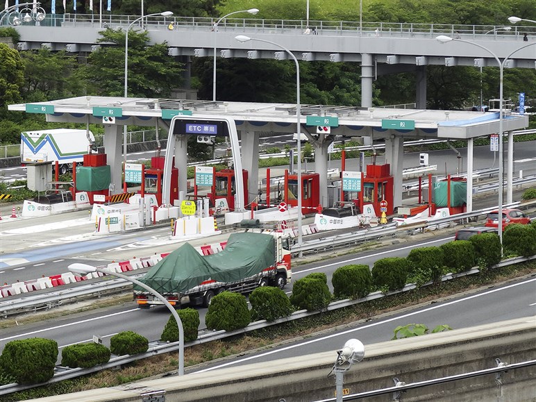 【要注意】高速道路の「深夜割引ルール」が改訂に。“時間内走行分のみ割引”に変わるなど、知らないと損する可能性も
