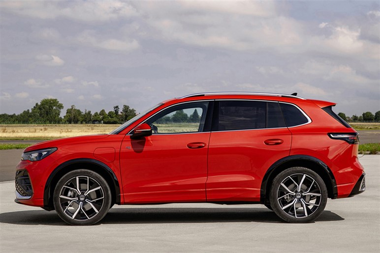 新型「RAV4」は本当にスキなしか？ ドイツの優等生「ティグアン」とスペック比較してみた