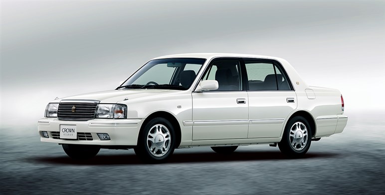【マニュアル車がない！】“真面目なセダン終売”の影響で「MT教習車がほぼ絶滅」…今後どうなる？