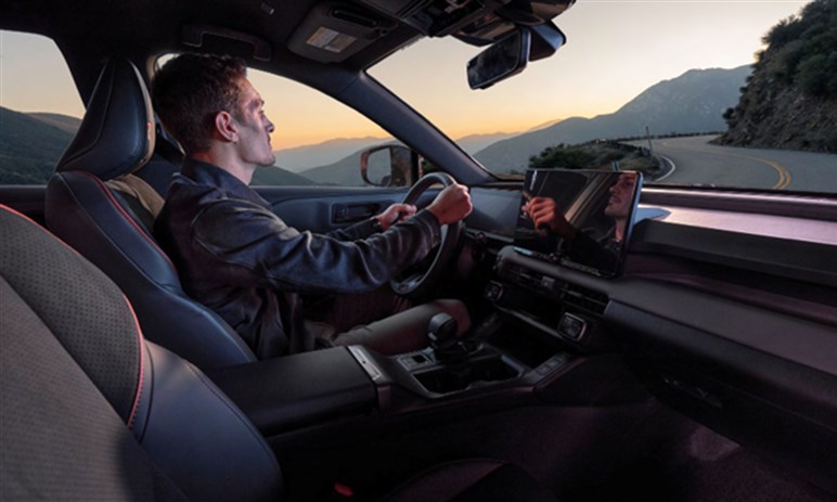 新型「RAV4」は本当にスキなしか？ ドイツの優等生「ティグアン」とスペック比較してみた