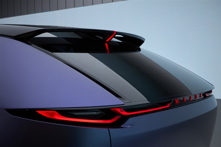 【2日で1万台受注】マツダ新型「EZ-60」のデザインは海外からも大絶賛。でも複雑な胸中な人が多いワケ