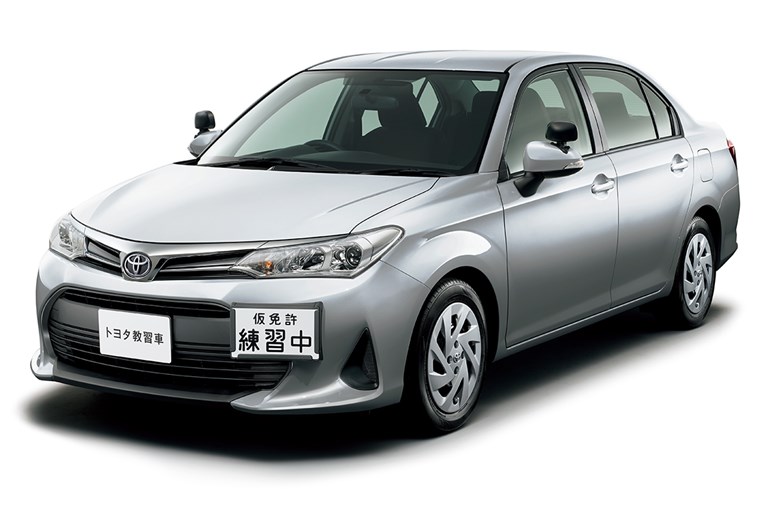 【マニュアル車がない！】“真面目なセダン終売”の影響で「MT教習車がほぼ絶滅」…今後どうなる？