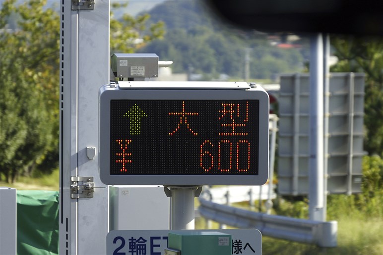 【要注意】高速道路の「深夜割引ルール」が改訂に。“時間内走行分のみ割引”に変わるなど、知らないと損する可能性も