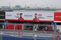 日産の「極秘ガレージ」潜入！“東京の街中”を爆走する「フォーミュラE」開幕！ 裏口に置かれていた「謎のボディ」が持つ重要な役割とは？