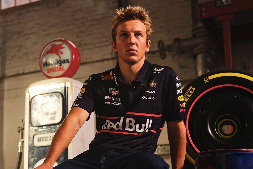 レッドブルF1昇格ローソン、ベテランから批判された戦い方は変えず。フェルスタッペンとバトルする可能性もある？