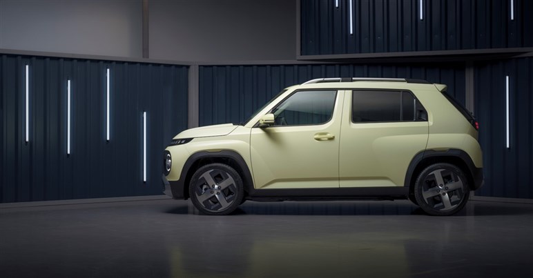 オシャレでお値打ち！ 来春日本発売の「インスター」はどんな車？ 現時点では苦戦必至…勝算は？