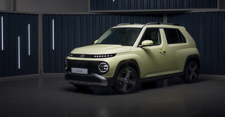 オシャレでお値打ち！ 来春日本発売の「インスター」はどんな車？ 現時点では苦戦必至…勝算は？