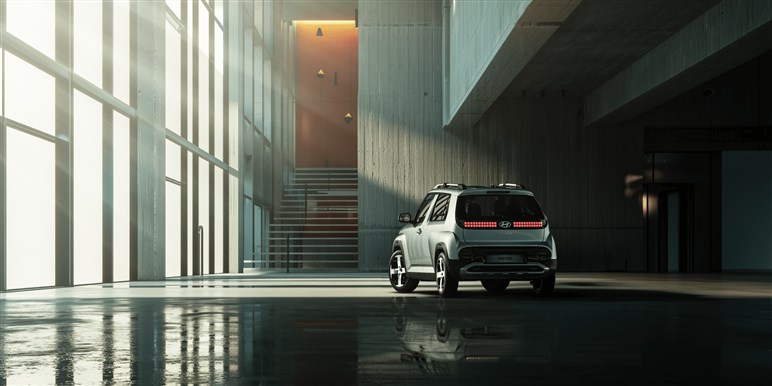 オシャレでお値打ち！ 来春日本発売の「インスター」はどんな車？ 現時点では苦戦必至…勝算は？