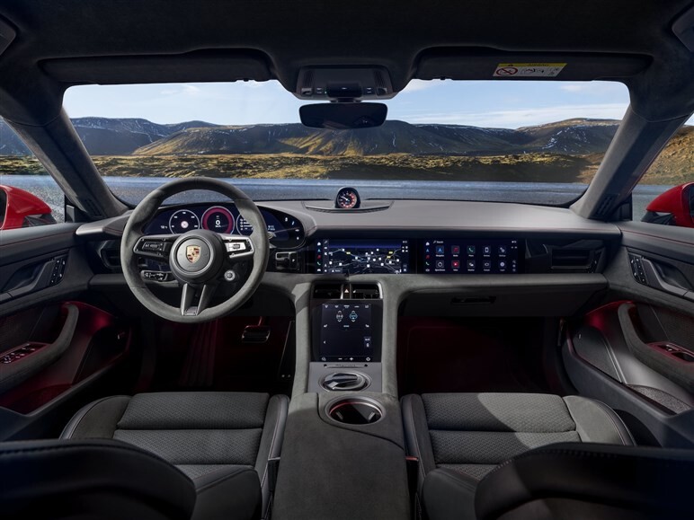 ポルシェ「タイカン」に伝統のスポーティ仕様「GTS」と4WDの「4」が追加。航続距離は先代比+120km