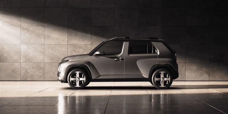オシャレでお値打ち！ 来春日本発売の「インスター」はどんな車？ 現時点では苦戦必至…勝算は？