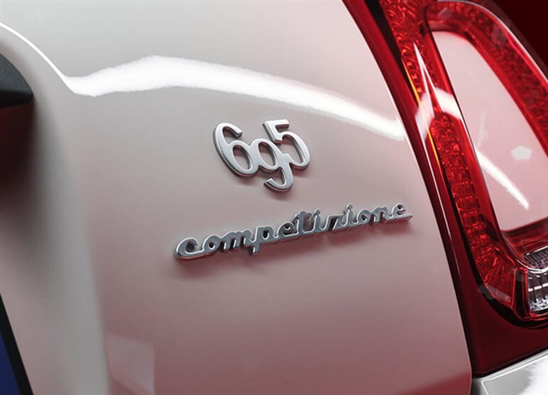 アバルト695に二種の“毒サソリ”登場。180PSの1.4Lターボ搭載、457万円から