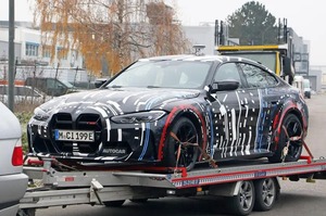 BMW　4モーター搭載の電動Mモデル、プロトタイプ発見　新たな四輪駆動システム開発中