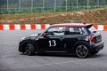 ミニJCWの“JCW”とは何で、DCTを採用しない理由は何か？