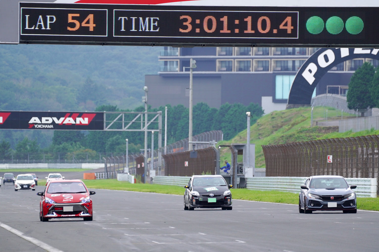 ホンダ シビックタイプr で エコカーカップ に参戦 ユルくて厳しい3時間耐久レースの魅力を体験してきました Auto Messe Web 自動車情報サイト 新車 中古車 Carview