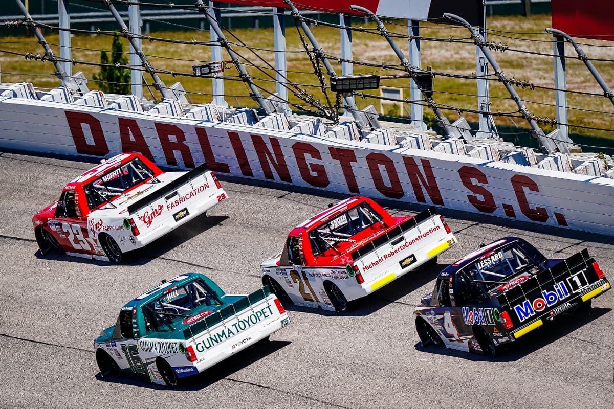 第15戦 群馬トヨペット ツンドラ16号車は混戦で3位入賞しシリーズトップ堅持 Nascarトラックシリーズ Auto Messe Web 自動車情報サイト 新車 中古車 Carview