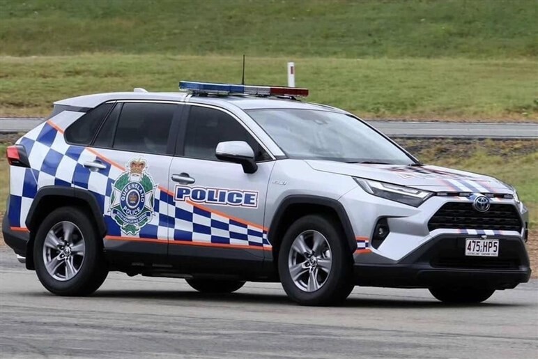 オーストラリア警察の「RAV4 ハイブリッド」が容疑者追跡テスト中に警告灯点灯…通常走行では問題なし