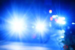 “眩しい”対向車のヘッドライト、なぜ増えた？ 「ハイビーム走行が基本」の新常識と信号待ちでの「消さない」理由とは