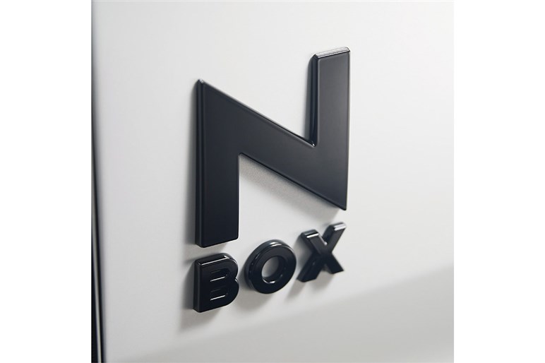 ホンダ「N-BOX」 2021年12月の一部改良で運転支援システムがさらに進化。ライバルにどう差をつけた？