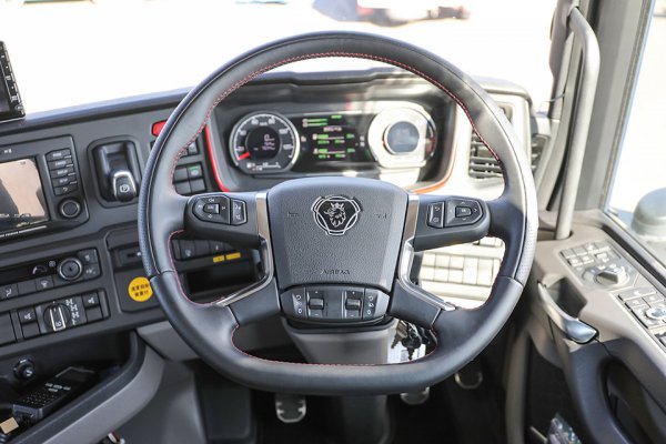 国内最強のコンビネーションが登場 国内初上陸スカニア6 6トラクタと6軸モンスタートレーラのインパクト ベストカーweb 自動車情報サイト 新車 中古車 Carview