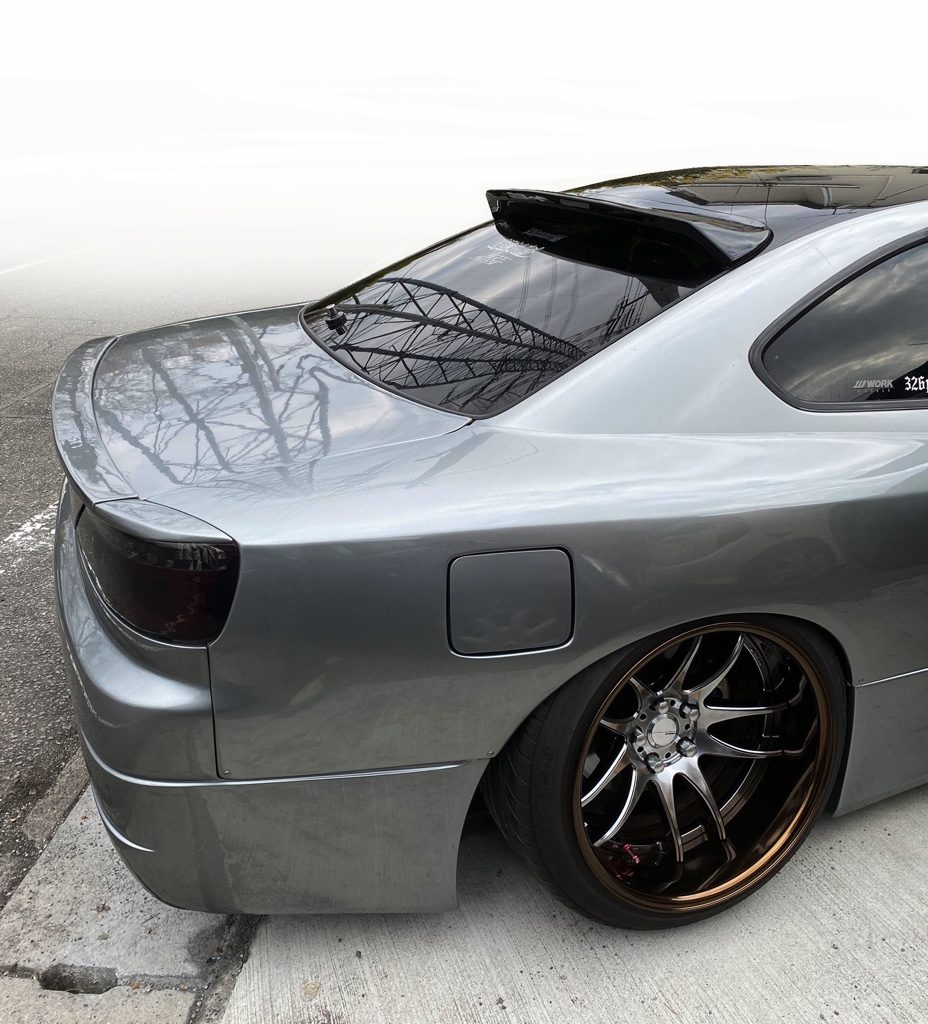 絶妙な跳ね上げ形状がアクセントに S15シルビア用の美麗ルーフスポイラーが登場 Web Option 自動車情報サイト 新車 中古車 Carview