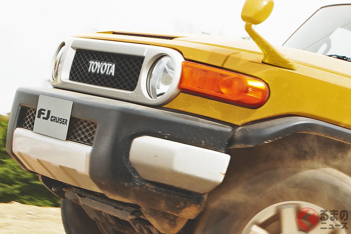 トヨタの「丸目“5人乗り”SUV」がスゴかった！ 全長4.6m「昭和のランクル」風“カクカク”デザイン×4リッター「V6」の本格4WD搭載！ めちゃ個性的でカッコイイ「FJクルーザー」とは
