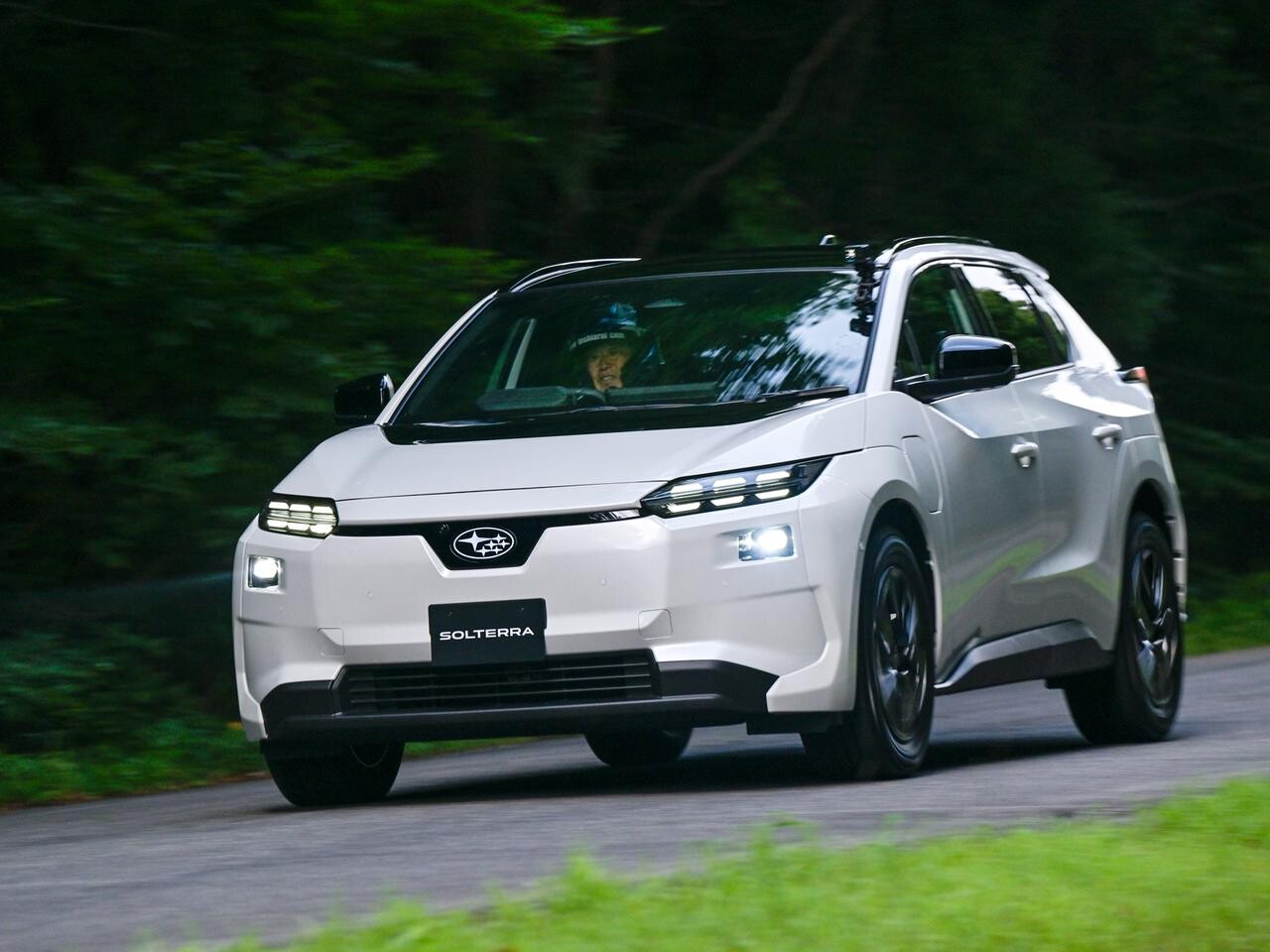 ソルテラが大幅改良で航続距離1.3倍に。パワー制御の刷新や内外装デザインの変更など多方面に展開