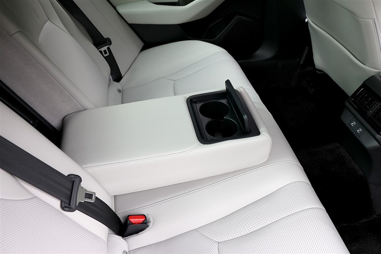 高速道路での手放し運転が快適すぎる！ 「アコード」の新グレード“360+”が40万円高でも納得の実力だった